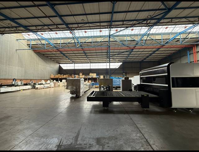2,169M² WAREHOUSE TO LET IN SPARTAN